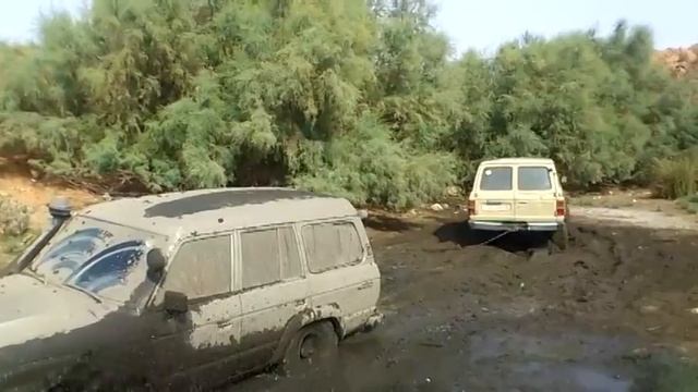 Land Cruiser 60 will help his brother смотреть онлайн