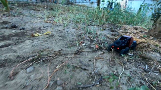 FMS ATLAS 6X6 Mini RC Crawler Off Road Test - World's ONLY 6WD 1/18 Scale RC Car смотреть онлайн