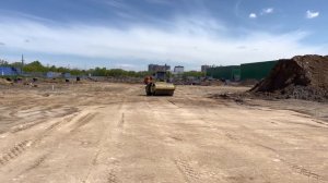 Работа грунтового катка BOMAG213D трамбовка грунта строительство складского комплекса ООО «АСС»