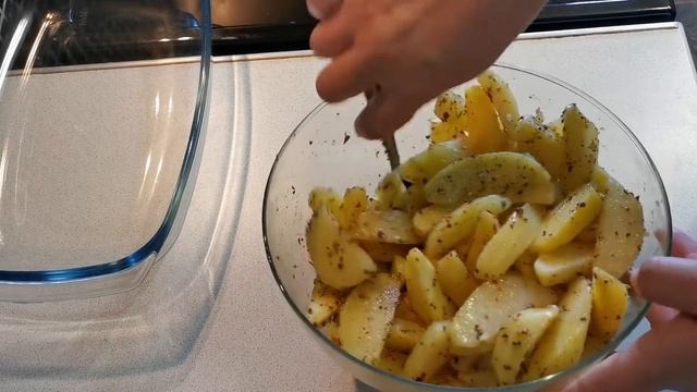 КАРТОШКА А-ЛЯ ПО-ДЕРЕВЕНСКИ. КАРТОФЕЛЬ ПАЛЬЧИКИ ОБЛИЖЕШЬ смотреть онлайн