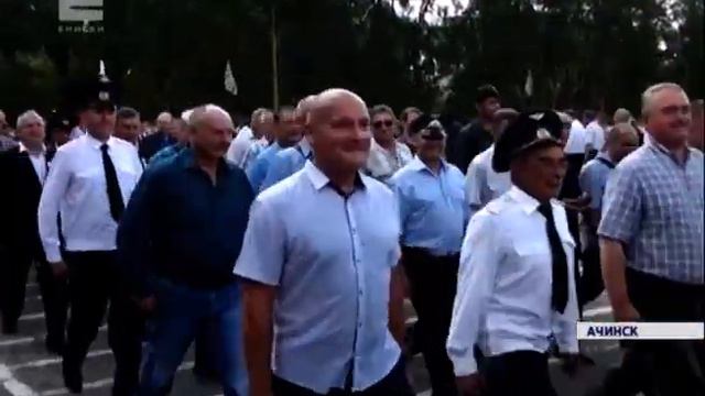В Ачинске спустя 70 лет встретились выпускники Авиационно-технического училища смотреть онлайн