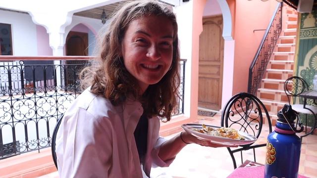 MARRAKESH FIRST IMPRESSIONS | Jumping into Morocco | best part of jemaa el-fnaa square смотреть онлайн
