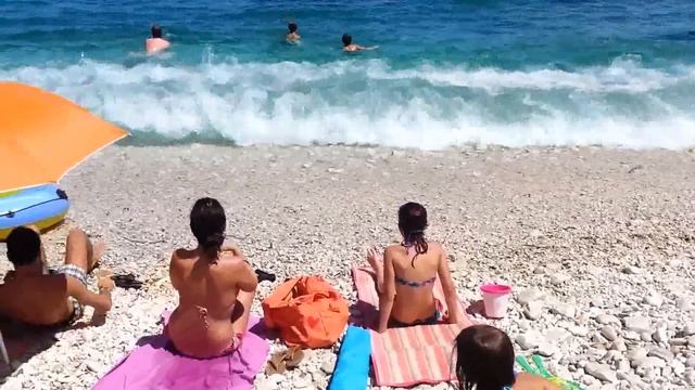 Bagnanti Travolti Da Un'onda Anomala All'isola D'Elba