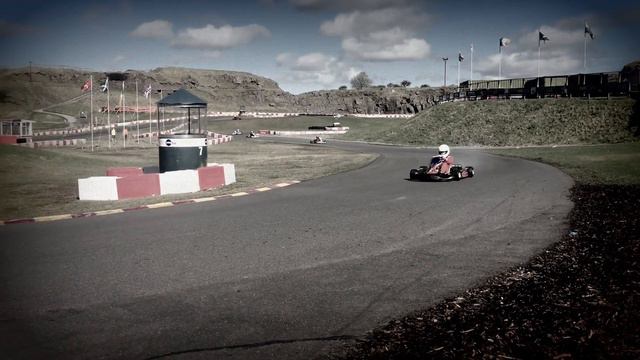 Driving a Race Kart for the first time /Edward Norton /April 2017 смотреть онлайн