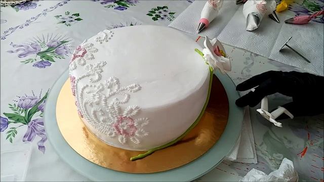 Торт на день всех влюблённых. Украшение торта.