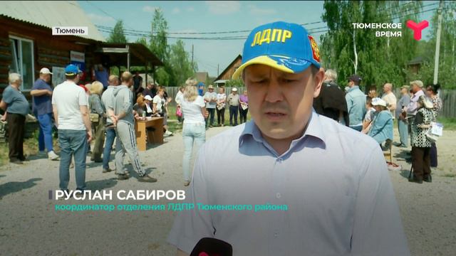 Представители регионального отделения ЛДПР раздают семена и записывают обращения дачников смотреть онлайн