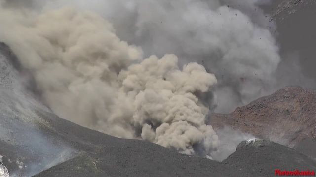 Fogo Volcano Explosive Eruptions During Daytime смотреть онлайн