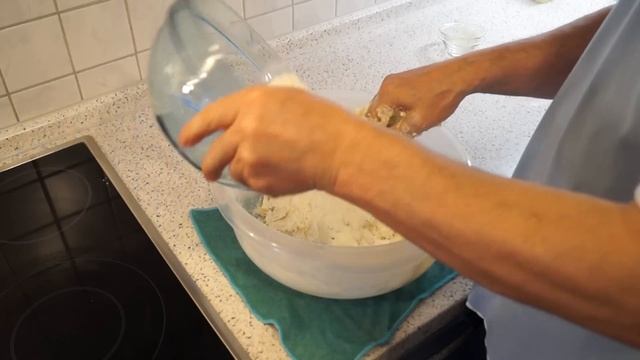 Rezept: Gözleme Mit Hackfleisch Und Mozzarella | AhmetKocht | Türkisch Kochen  | Folge 72