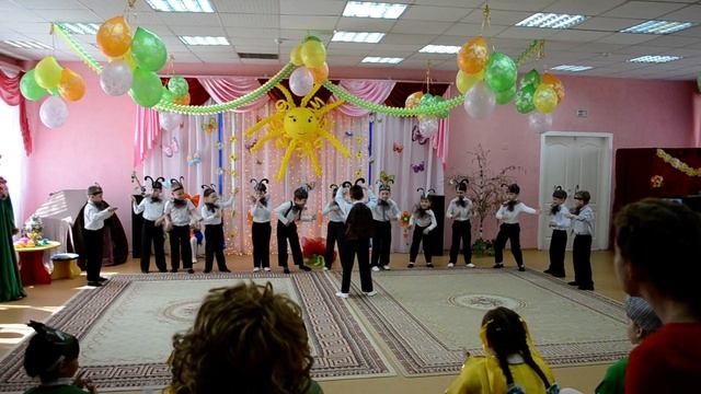танец жуков 2014 bug dance 2014 kindergarten смотреть онлайн