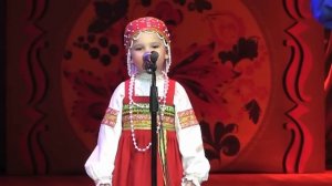 Девочка в 5 лет поёт о России (Красно Солнышко)