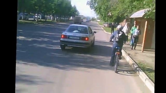 Баба подрезала велосипедиста смотреть онлайн