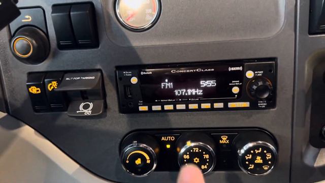 SOLD - 2020 Peterbilt 579 - Paccar MX Auto - super clean! смотреть онлайн