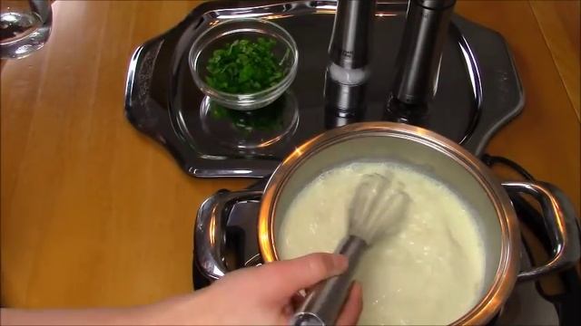 Сочная куриная грудка в сливочном соусе с помидорами и моцарелой. смотреть онлайн
