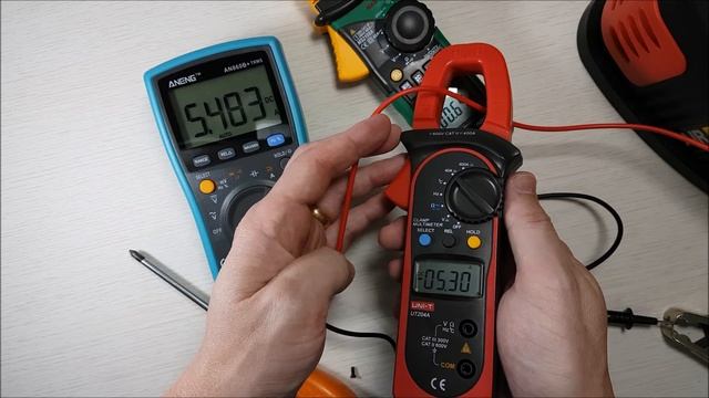 Alicate amperímetro UNI-T UT204A смотреть онлайн