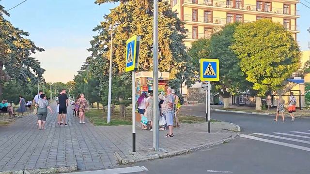 Анапа прогулка. Высокая Набережная, смотровая на море, галечный пряж Высокий берег, Малая бухта. смотреть онлайн
