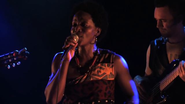 Laetitia ZONZAMBE Live (extraits concert festival MMM 2013) смотреть онлайн