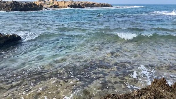 The sea, the sun and good music.                 Море, солнце и хорошая музыка!