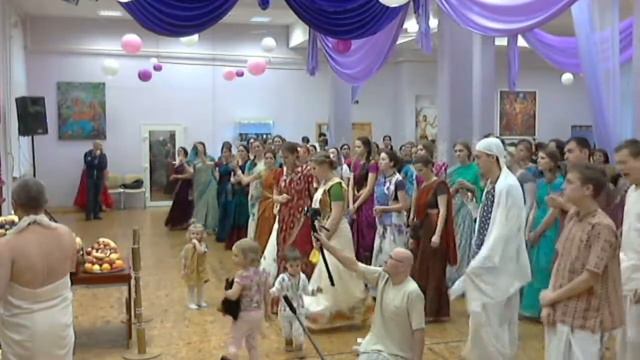 2015.03.08, Вс - СПб, КЦ Гаура. Вс Программа и Киртаны. Е.М. Видагдха Широмани Пр. смотреть онлайн