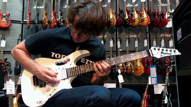 Guitar Center's Guitar-a-thon 2017 - "In The Hall Of The Mountain King" смотреть онлайн