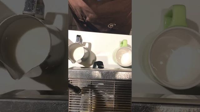 Как рисовать на капучино ? Смотрим смотреть онлайн