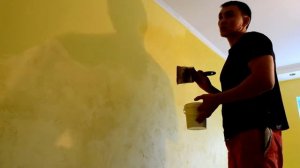 Нанесение декоративной краски с эффектом песка