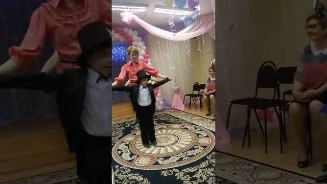 Танец мамы и сына смотреть онлайн
