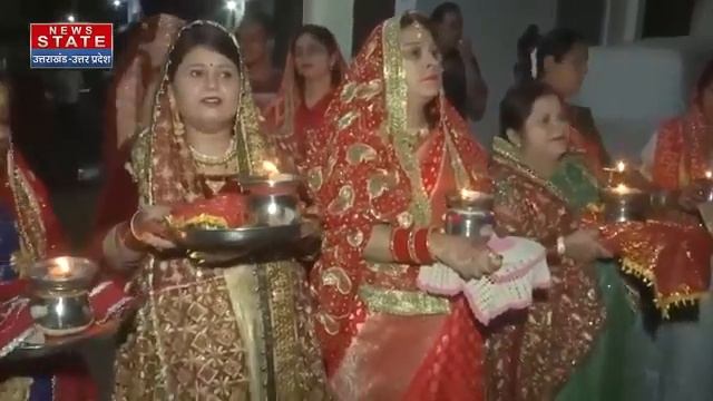 यूपी की जेल में मनाई गई पत्तियों के साथ करवा चौथ смотреть онлайн