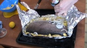 Рыбацкая кухня!!! Запеченный ленок с картофелем и луком!!! За уши не оттянешь)))