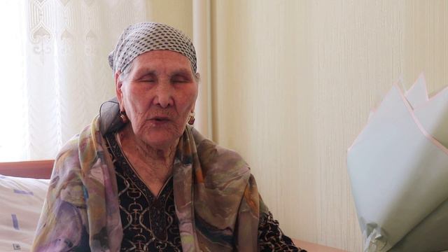 Глава Ногайского района в преддверии Дня победы навестил труженницу тыла Энжибийке Эсенгельдиеву смотреть онлайн