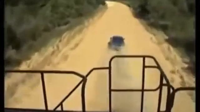 БелАЗ и легковой автомобиль