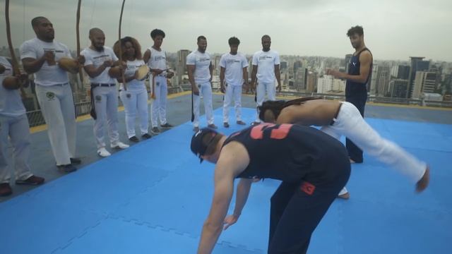 Capoeira in the clouds | Daniel Ricciardo and Max Verstappen go with the flow in Brazil смотреть онлайн