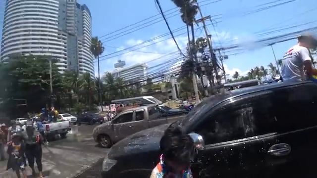 Сонгкран: всенародный фестиваль мокрых маек в Таиланде