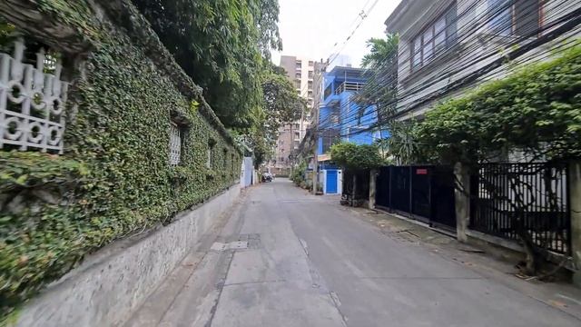 Walking Tour Bangkok Sukhumvit Road Soi 18 and 20 смотреть онлайн