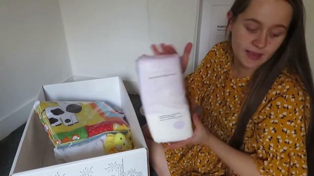 Scotland’s baby box unboxing! | free baby items смотреть онлайн