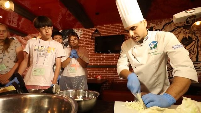 2018 07 16 мастер класс для студентов КНР винегрет борщ видео