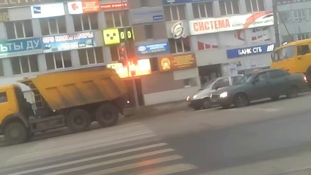пробка в г Вологда на ул Ленинградской 2 часть 18,09,2013 смотреть онлайн