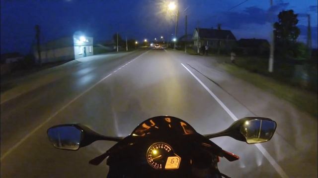 Прокатил девушку на мотоцикле - безбашенная езда по городу