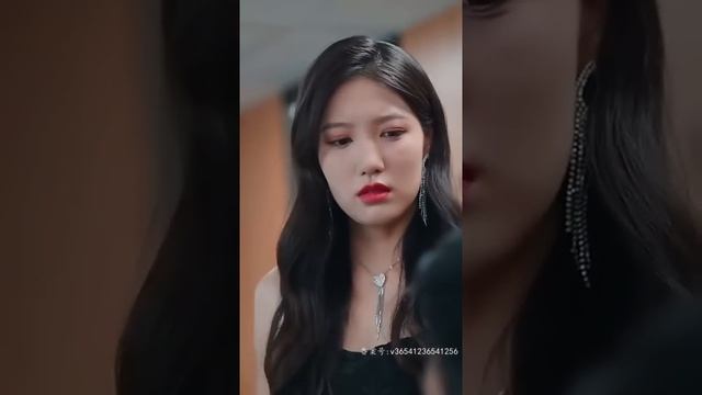 【ENG SUB】八年前她是養尊處優的大小姐，他是貼心忠厚的窮小子，八年后的他是霸道總裁，她是服務生小妹，愛亦不在，而他們仍要再續前緣《分手八年后和前男友閃婚》全集#甜寵#女頻#霸道總裁#徐藝真#孫 смотреть онлайн