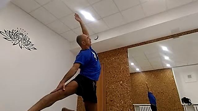 Хатха Йога.Простой комплекс для начинающих самоучек. смотреть онлайн