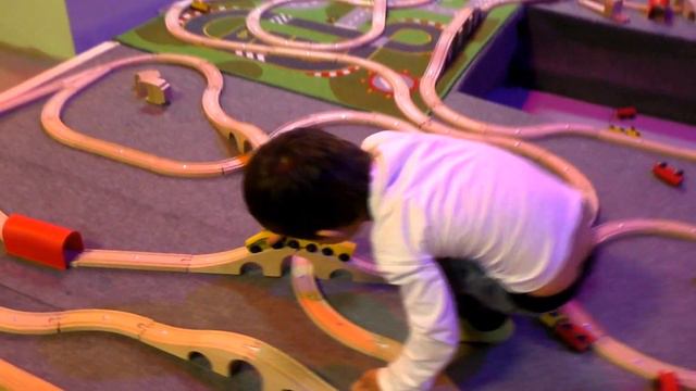 Много машинок Детский развлекательный центр с горками Развлечения Детям Kid's Intertainment Center