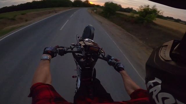 My longest knee knocker wheelie DRZ400SM смотреть онлайн