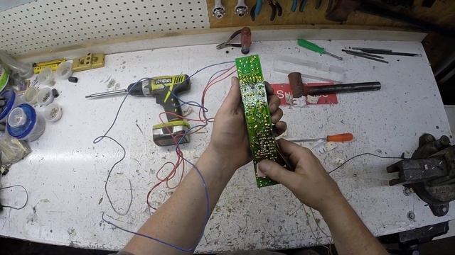Scrapping My Fluorescent Shop Lights For Money смотреть онлайн