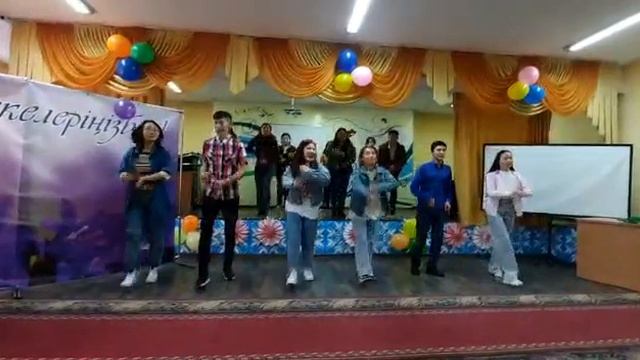 танцуем для учителей в последний раз?#80-е#танец#флешмоб #диско#школа #танецкднюучителей смотреть онлайн