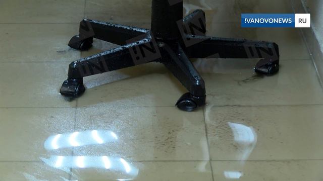 В Иванове затопило два крыла офисного здания на ул. Богдана Хмельницкого смотреть онлайн