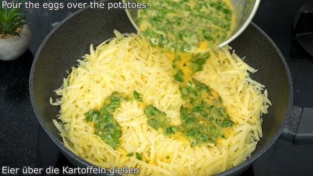 Einfach 3 Kartoffeln Reiben Bereiten, 3 Eier Hinzufügen.Leckeres Kartoffelrezept.Günstig Und Einfac