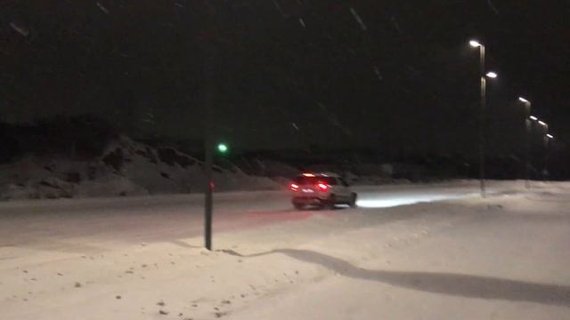 Проверка полного привода Skoda Yeti. Старт БЕЗ пробуксовки смотреть онлайн