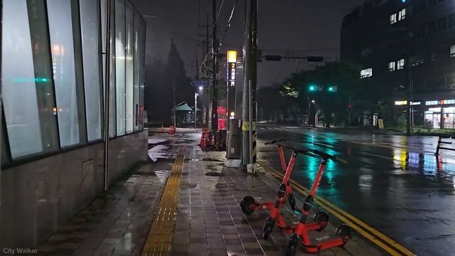A night walk in the heavy rain around Gajwa-dong in Incheon, Korea. 한국 인천 가좌동 주변 폭우속 밤산책. смотреть онлайн