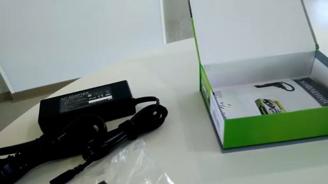 Распаковка Универсальный блок питания для ноутбуков PowerPlant (15-20V 90W 6A) смотреть онлайн