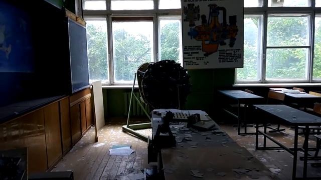 Заброшенная школа лётчиков смотреть онлайн
