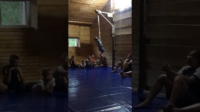 Как залезть на канат. смотреть онлайн